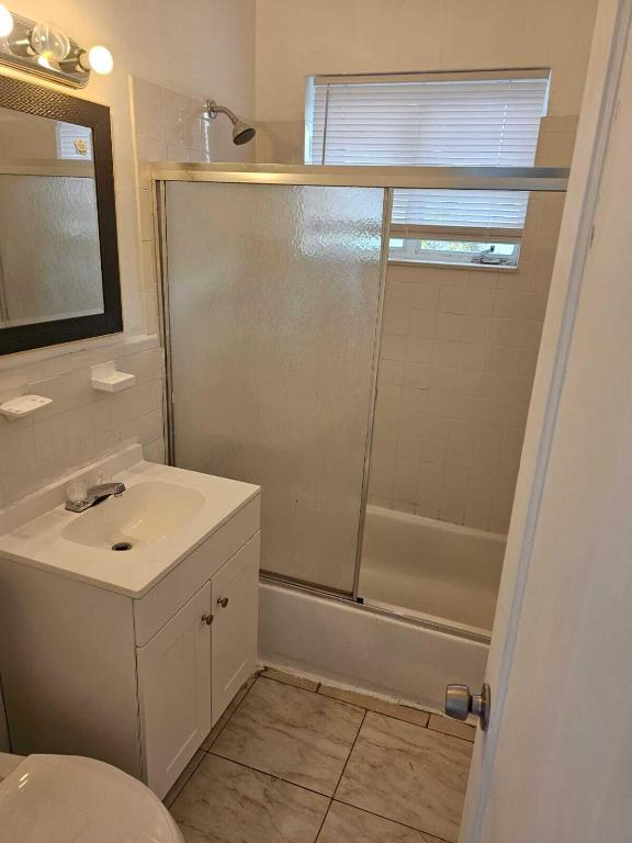 630 84th St #28 Miami Beach, FL 33141