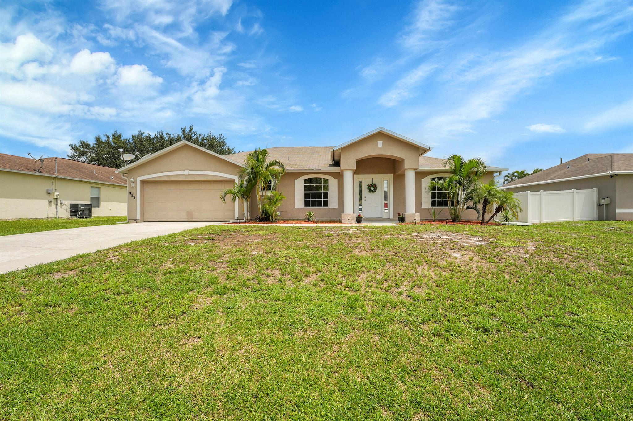 933 SE Caravan Ave