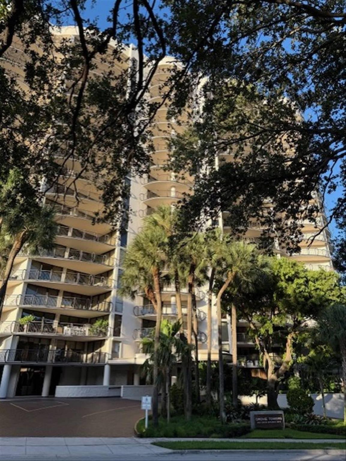 2843 S Bayshore Dr #5a