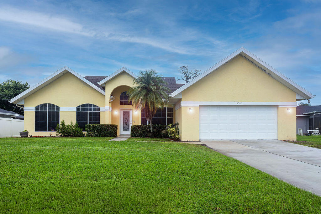 1067 SE Floresta Dr