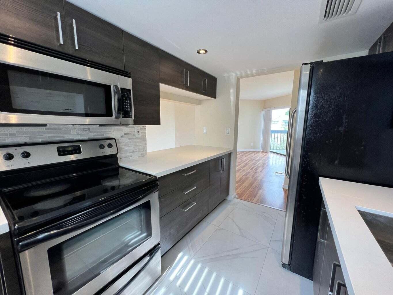 1900 N Congress Ave #403