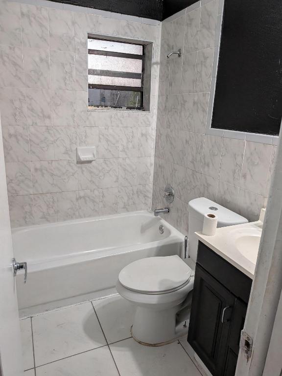 2900 NW 10th Ct Fort Lauderdale, FL 33311