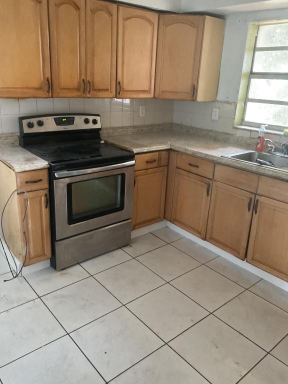 2900 NW 10th Ct Fort Lauderdale, FL 33311