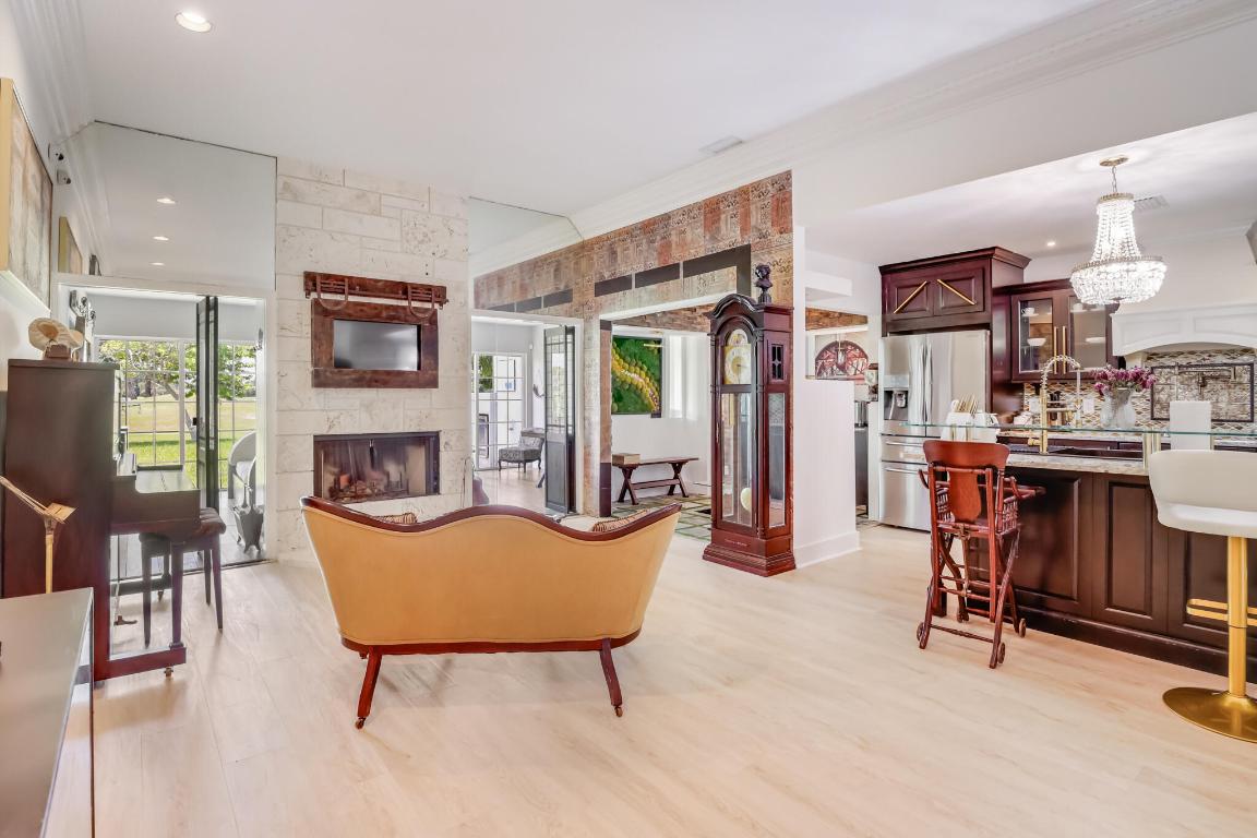 6590 Fountains Lake Worth, FL 33467