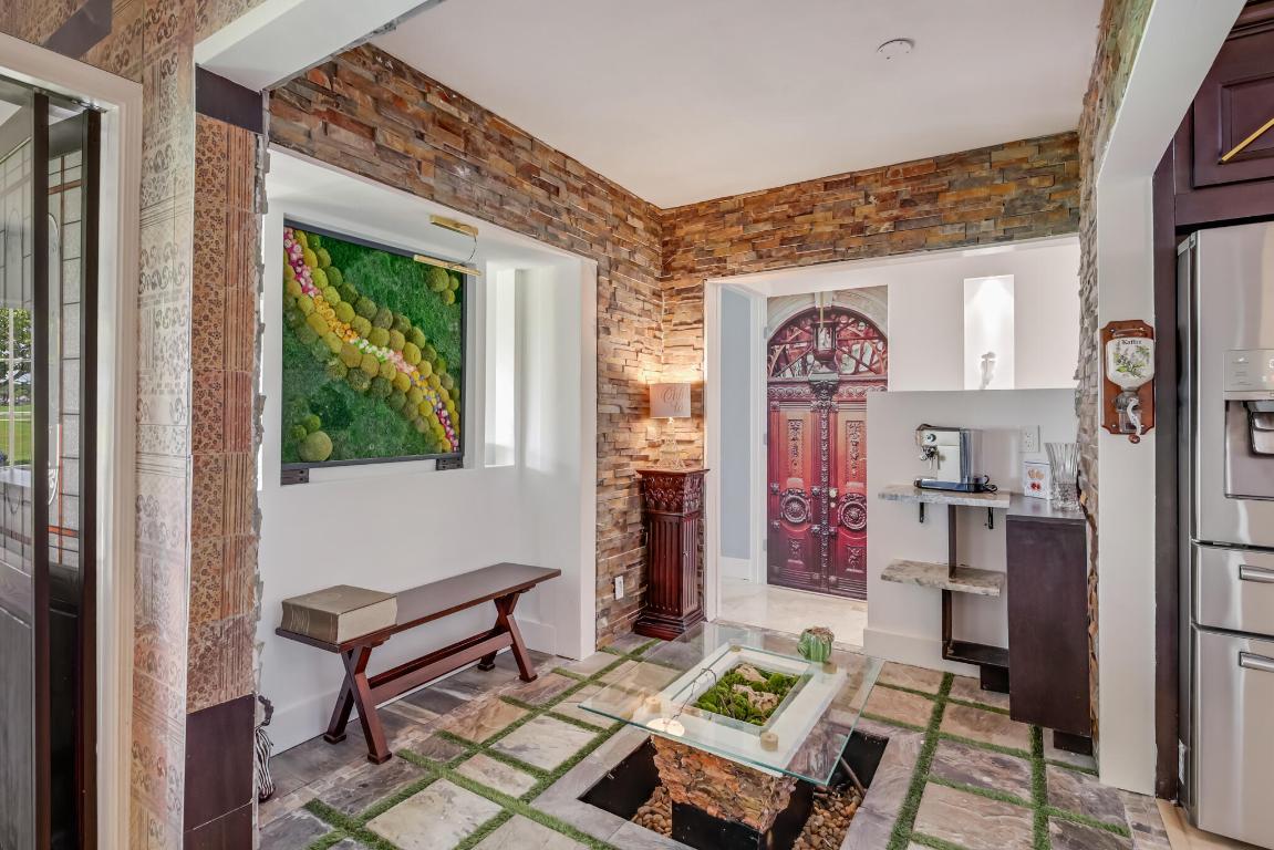 6590 Fountains Lake Worth, FL 33467