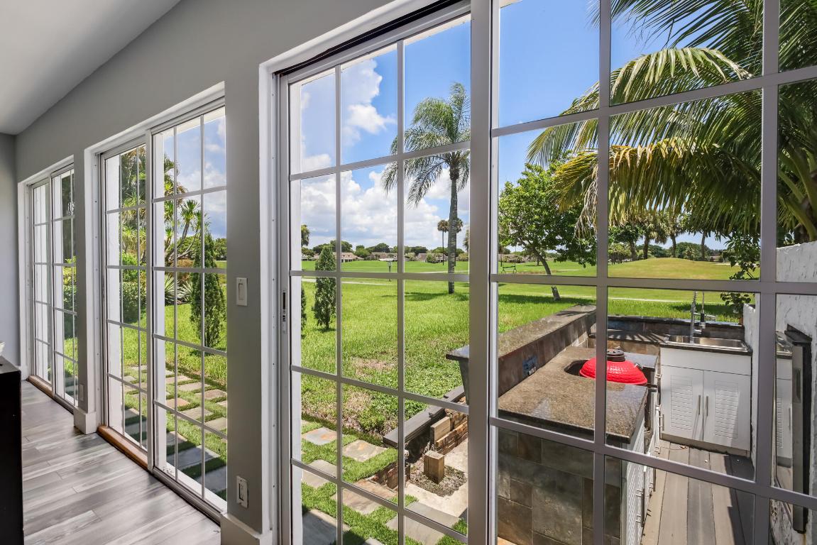 6590 Fountains Lake Worth, FL 33467