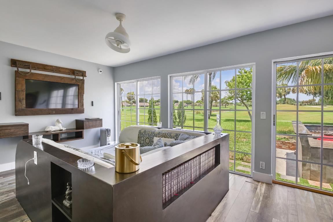 6590 Fountains Lake Worth, FL 33467