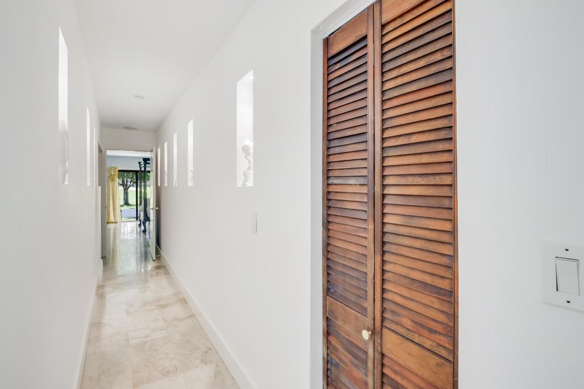 6590 Fountains Lake Worth, FL 33467