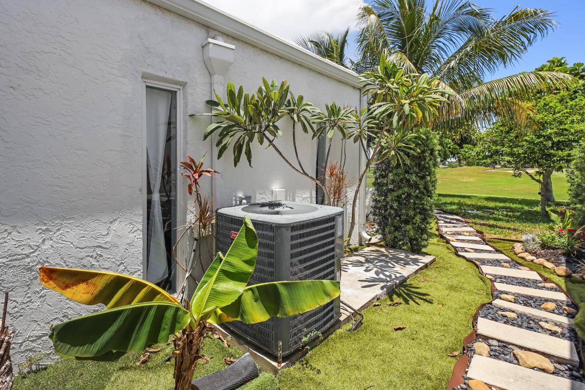 6590 Fountains Lake Worth, FL 33467