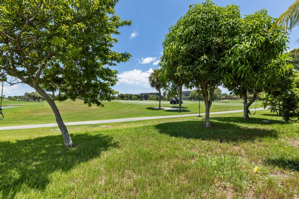 6590 Fountains Lake Worth, FL 33467