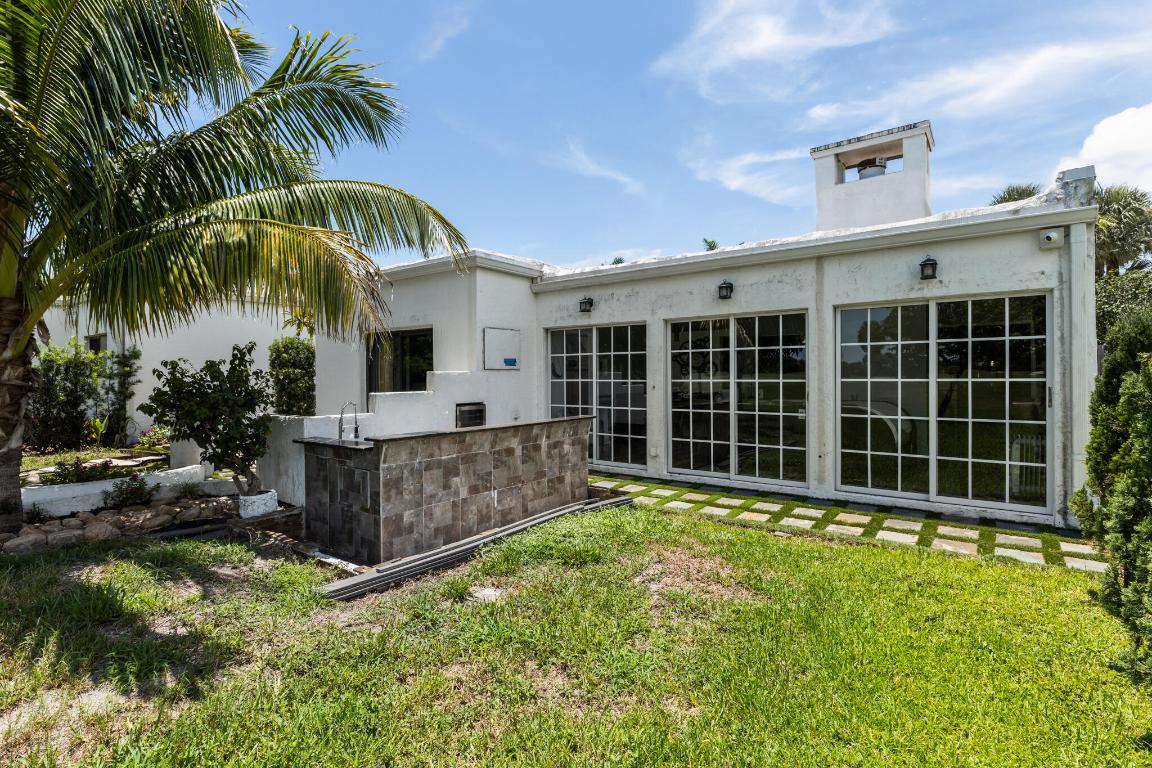 6590 Fountains Lake Worth, FL 33467