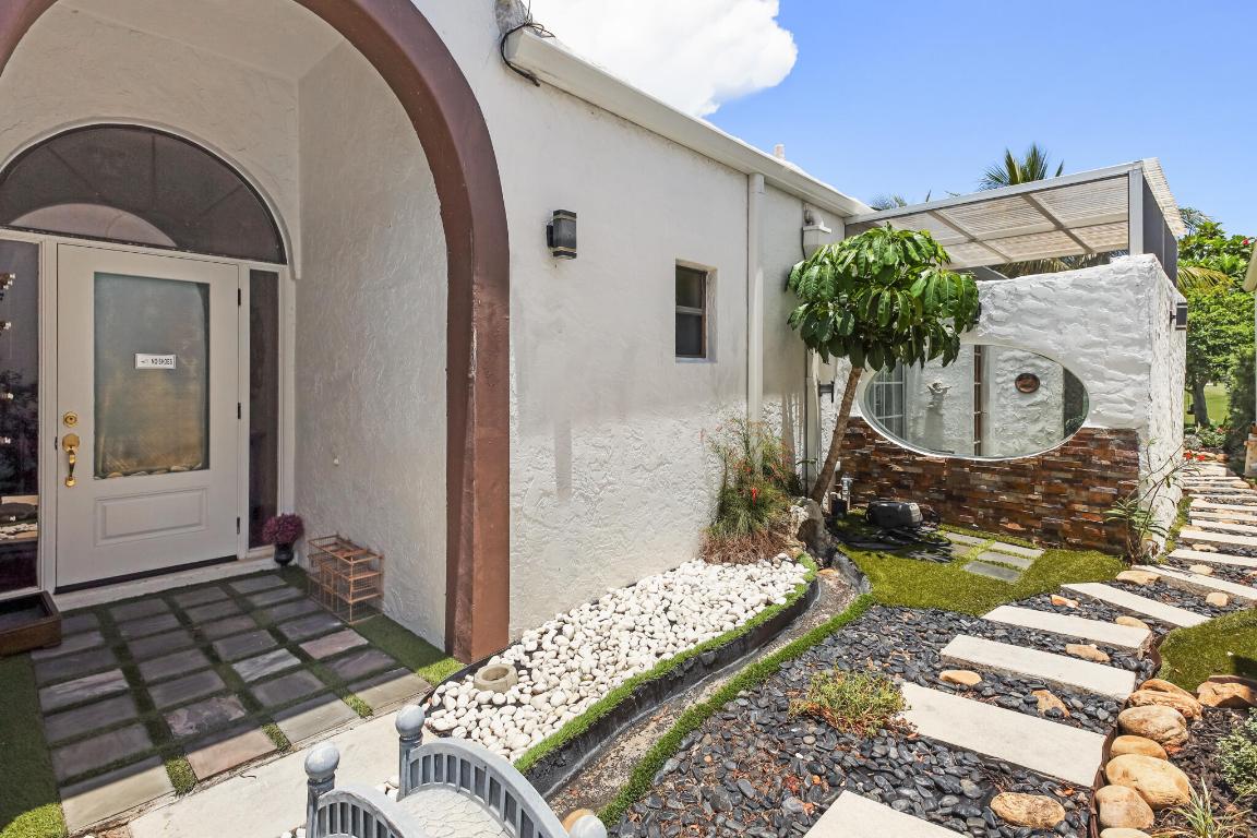 6590 Fountains Lake Worth, FL 33467