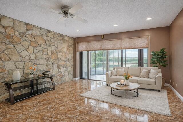 7512 Ace Lake Worth, FL 33467