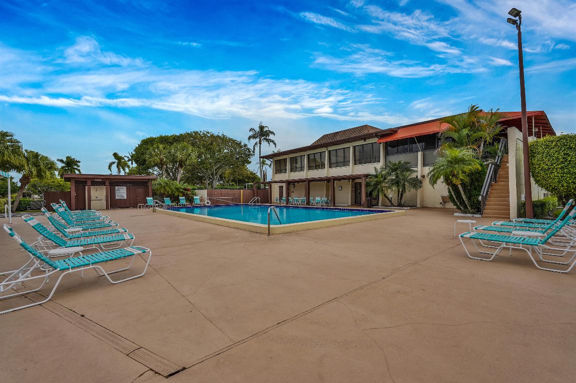 7512 Ace Lake Worth, FL 33467