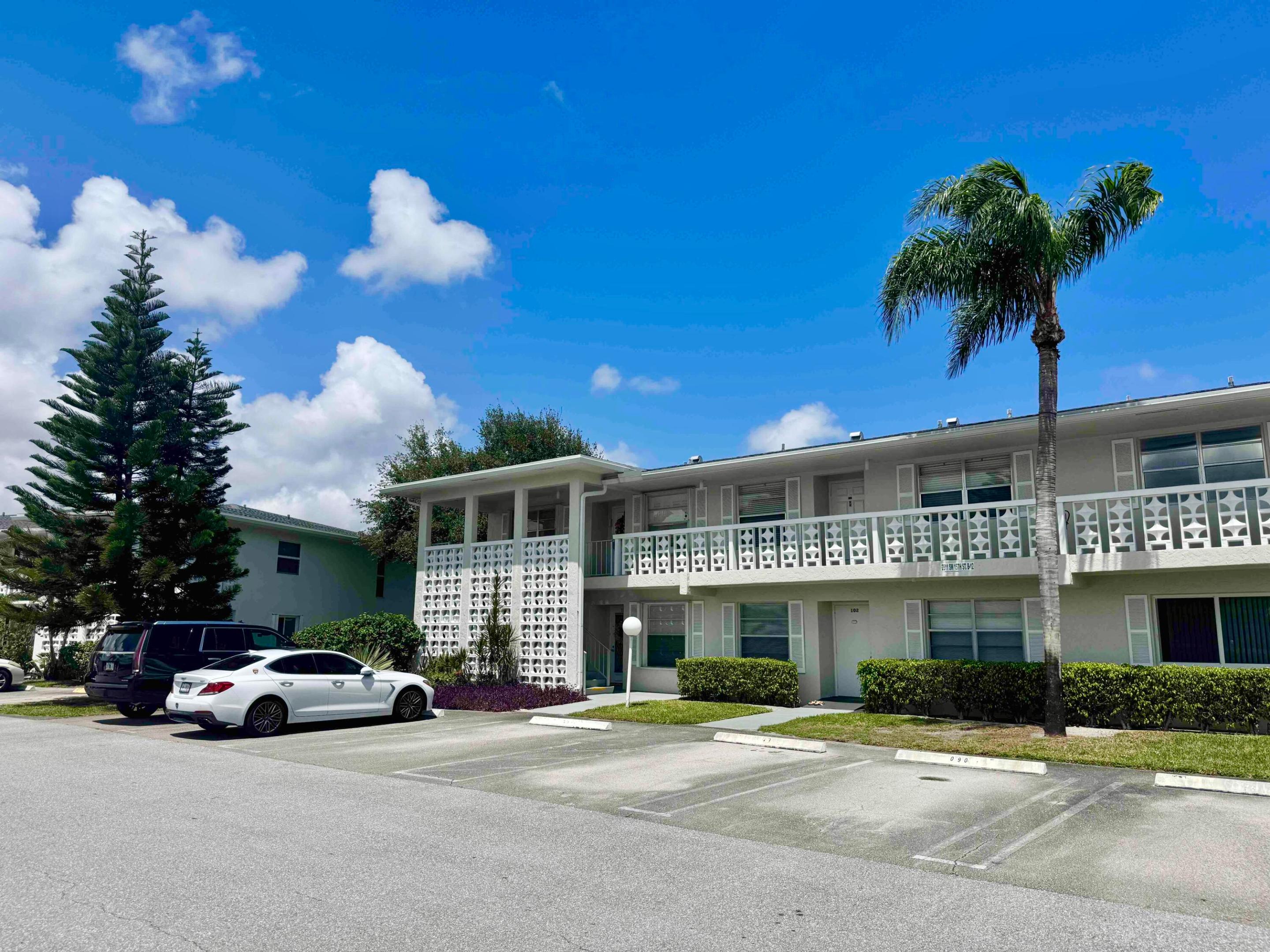 2811 SW 15th #202 Delray Beach, FL 33445