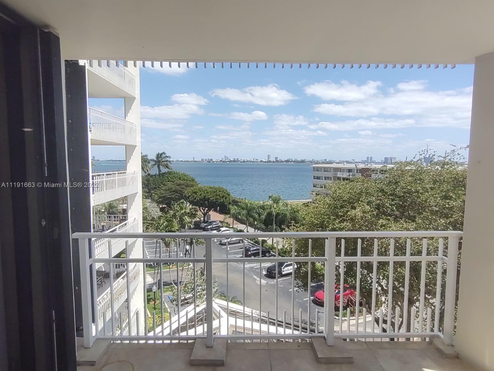 4000 NE Towerside Ter #610