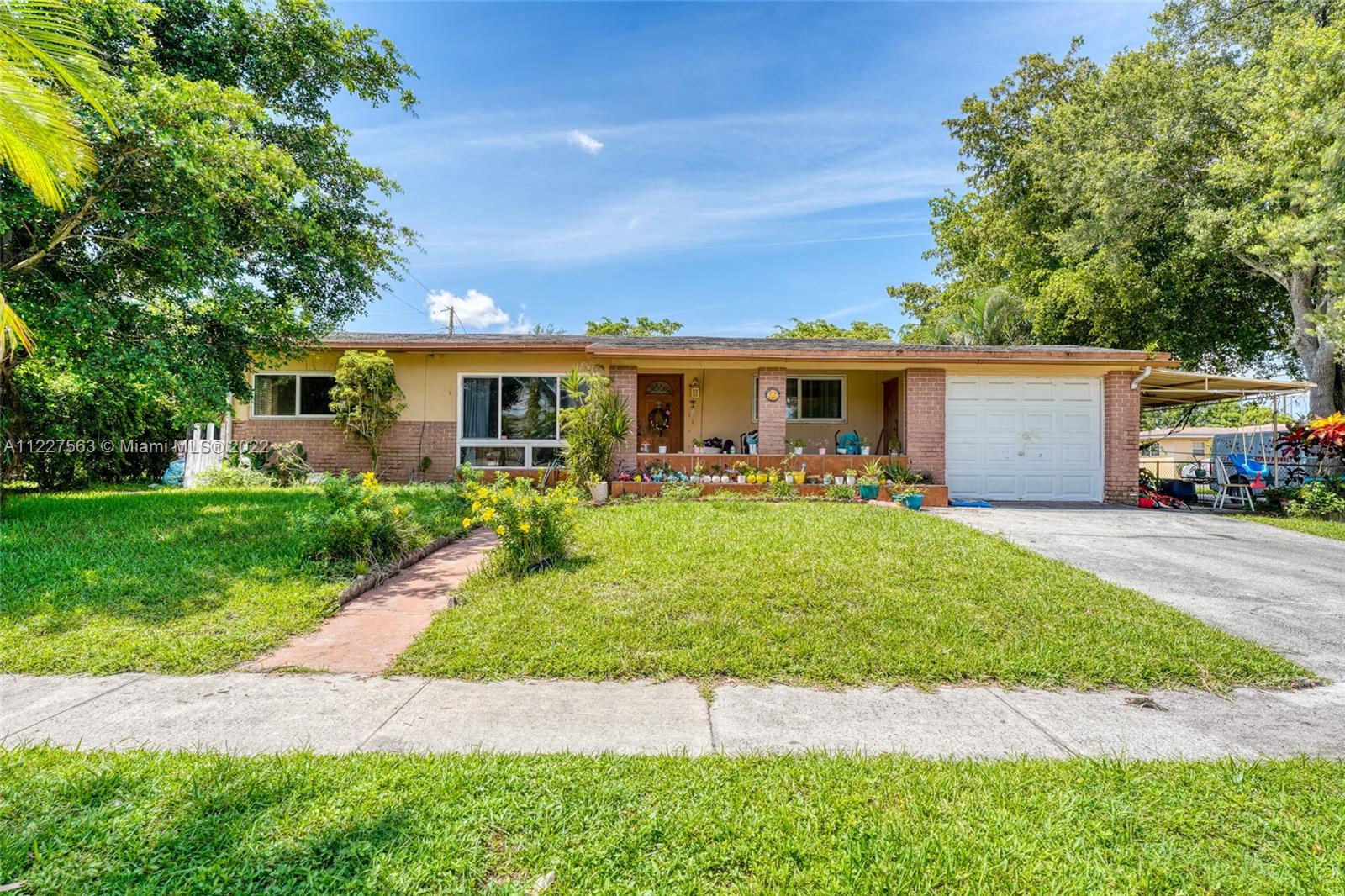 5090 SW 9th Ct