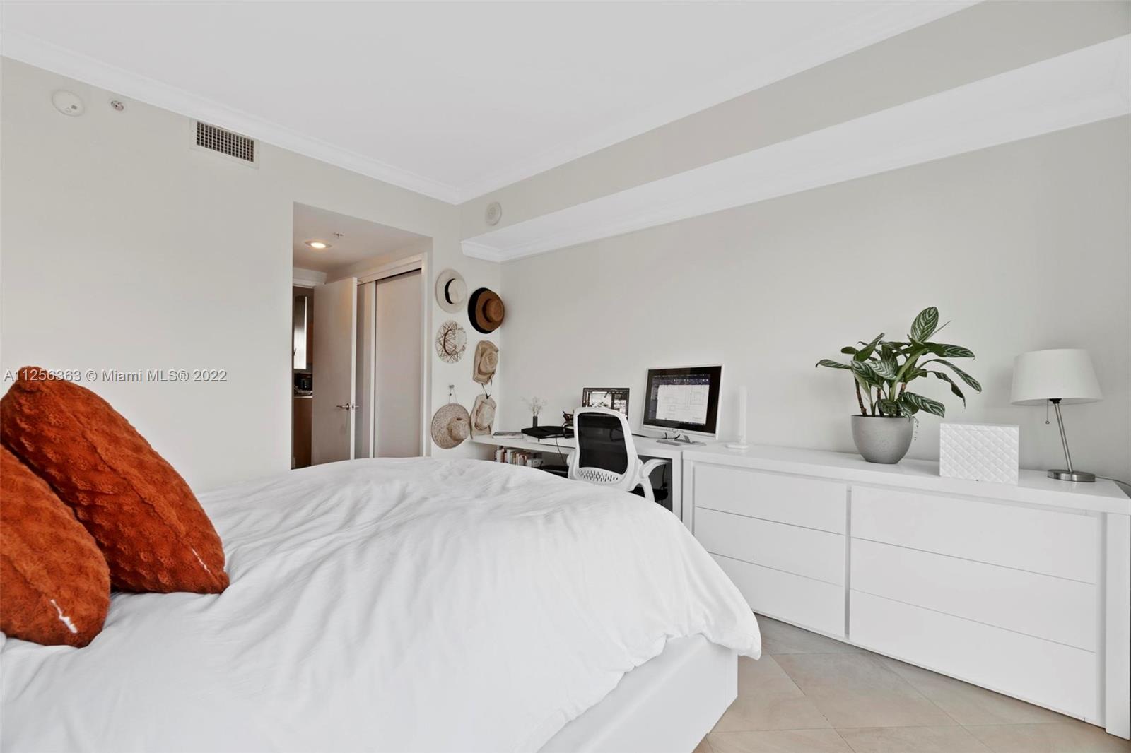 218 SE 14th St #1003 Miami, FL 33131