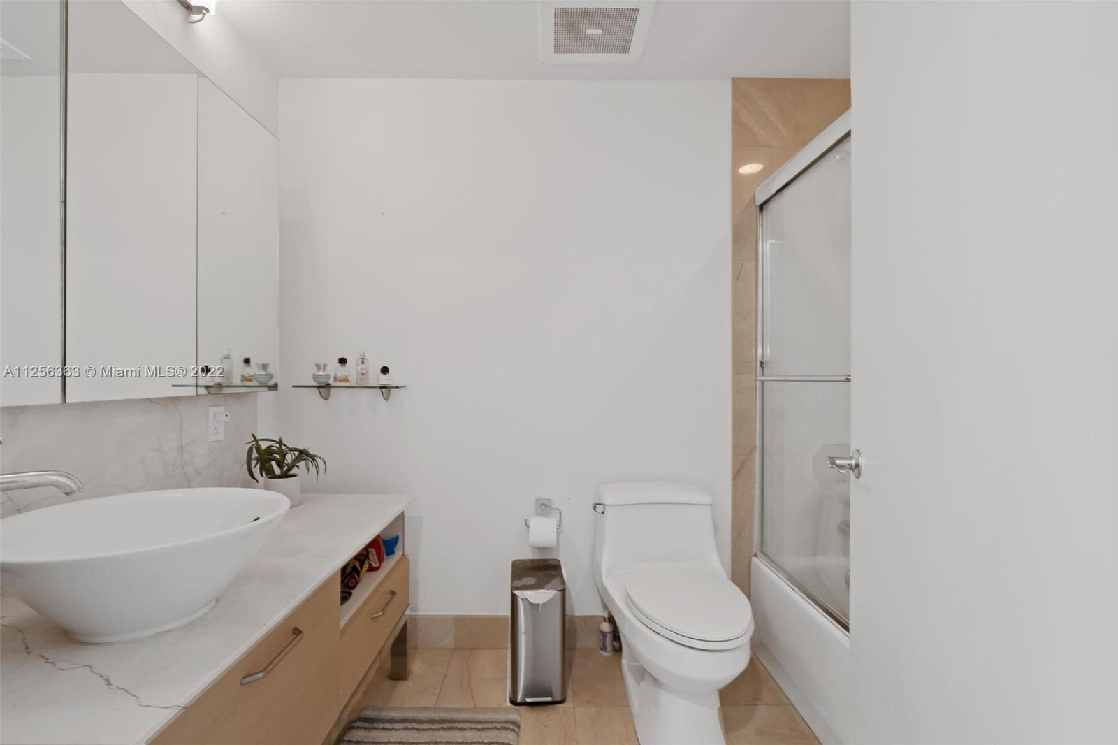 218 SE 14th St #1003 Miami, FL 33131