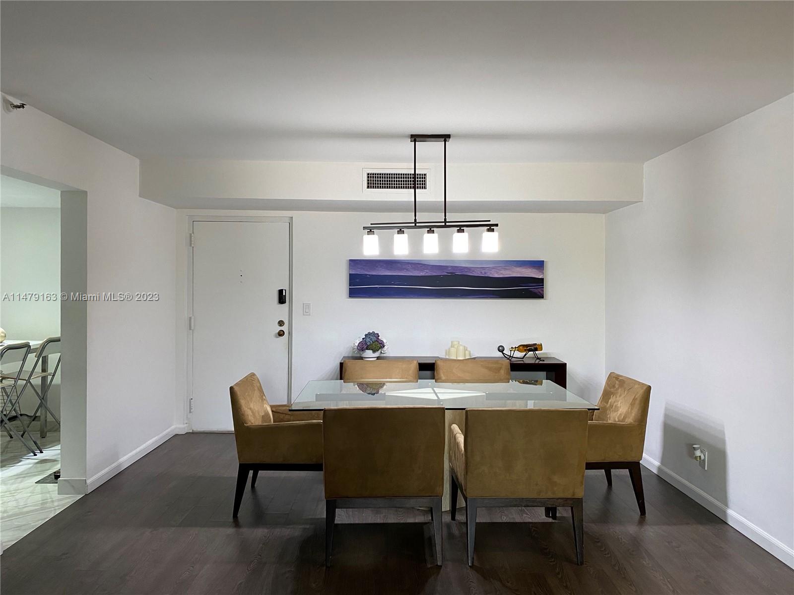 image Winston Towers 7009