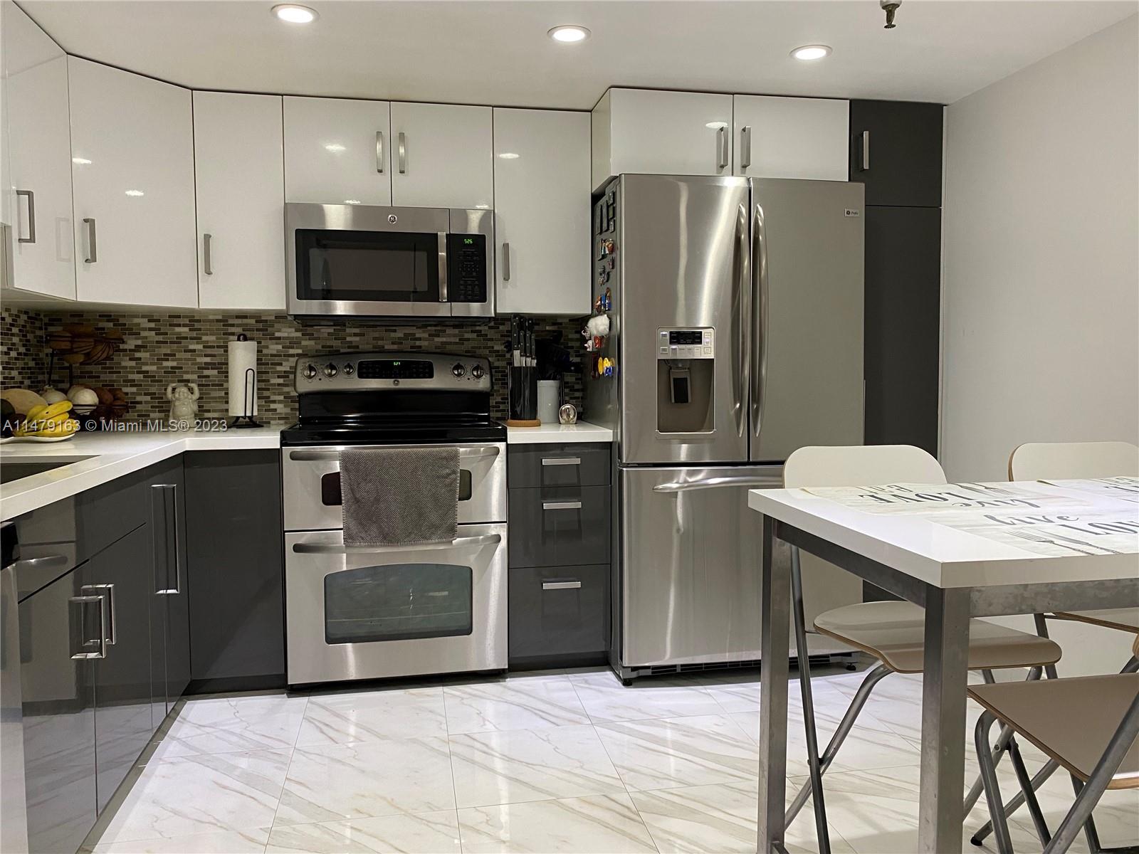 image Winston Towers 70012