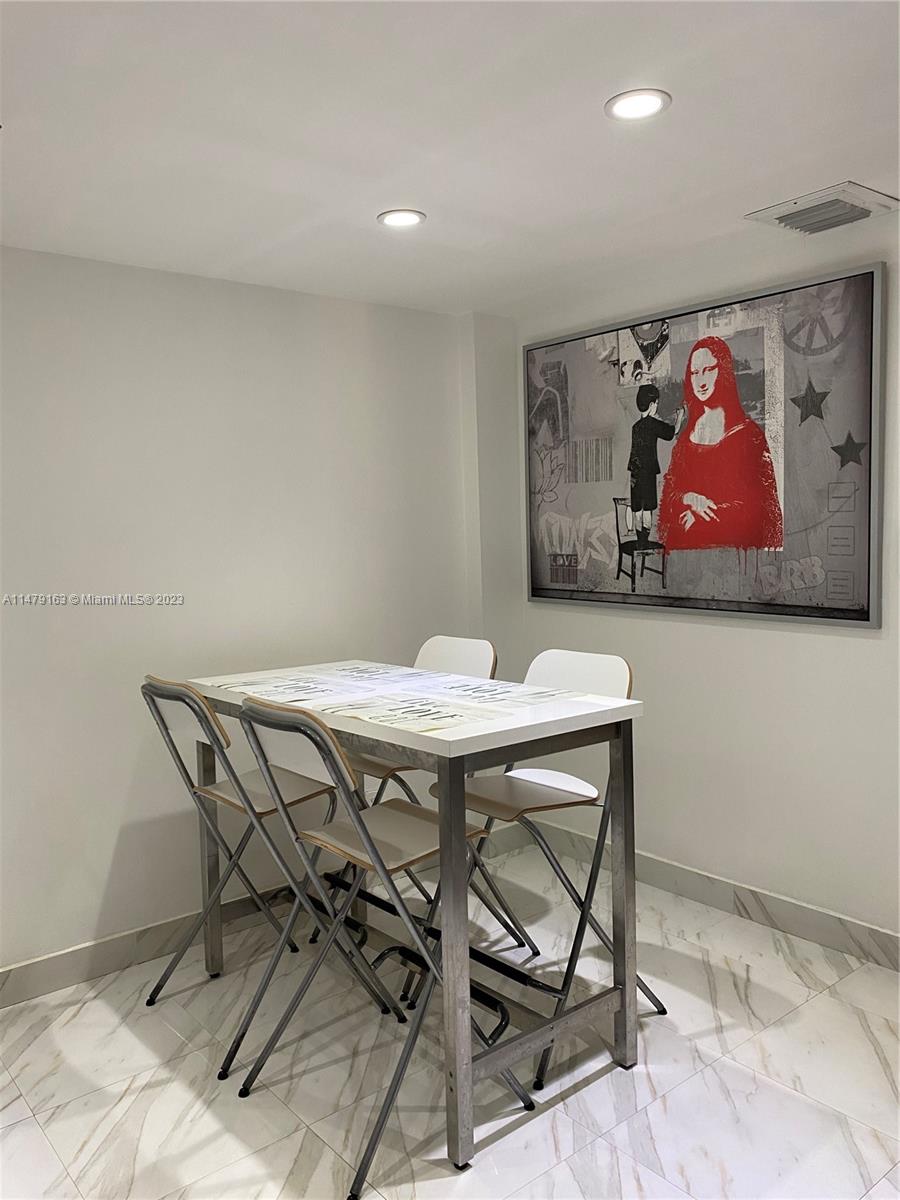 image Winston Towers 70019