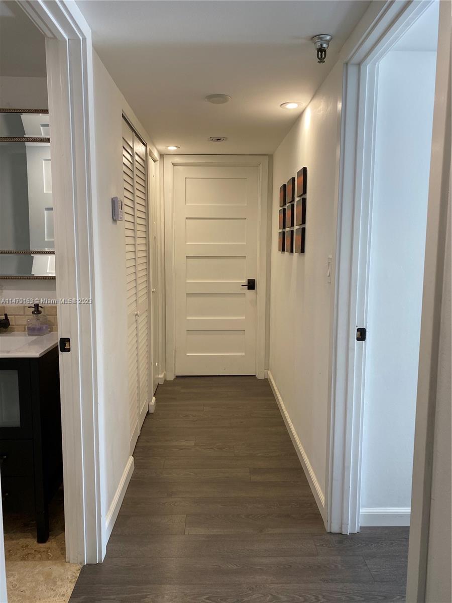 image Winston Towers 70023