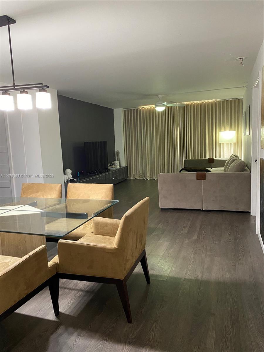 image Winston Towers 7002