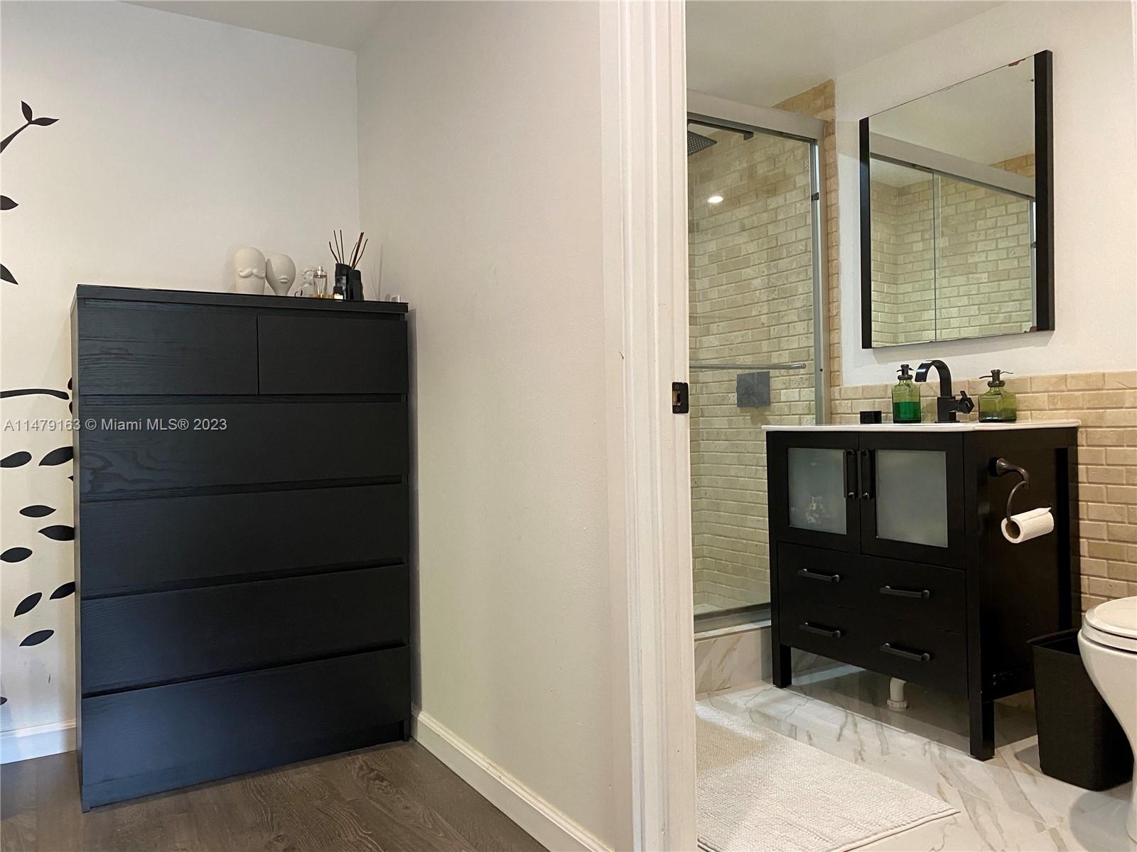 image Winston Towers 70035