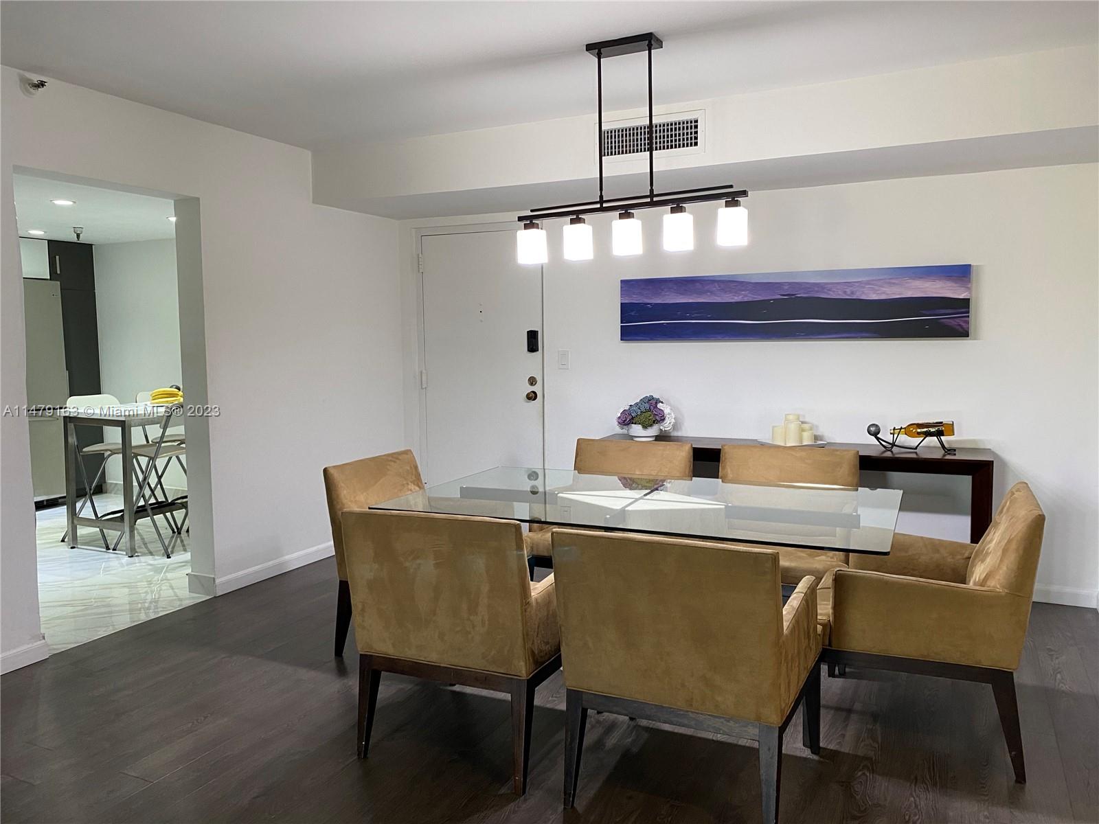 image Winston Towers 7003