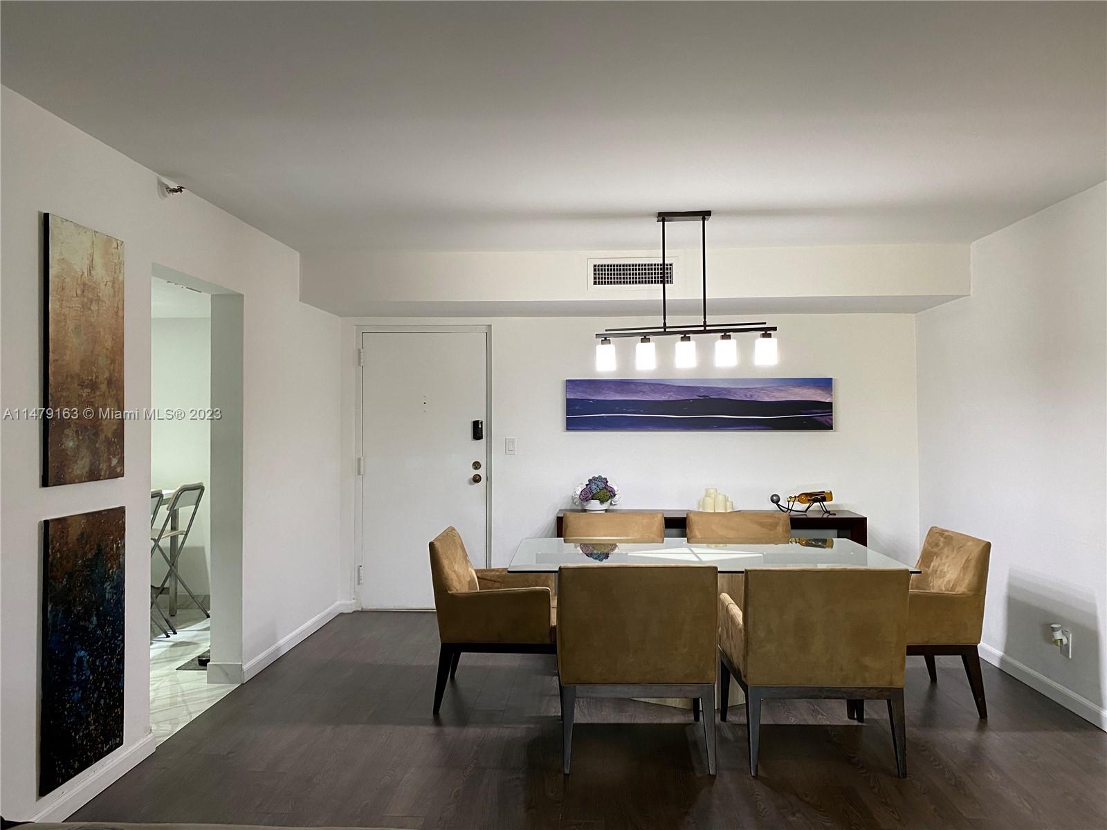 image Winston Towers 7008