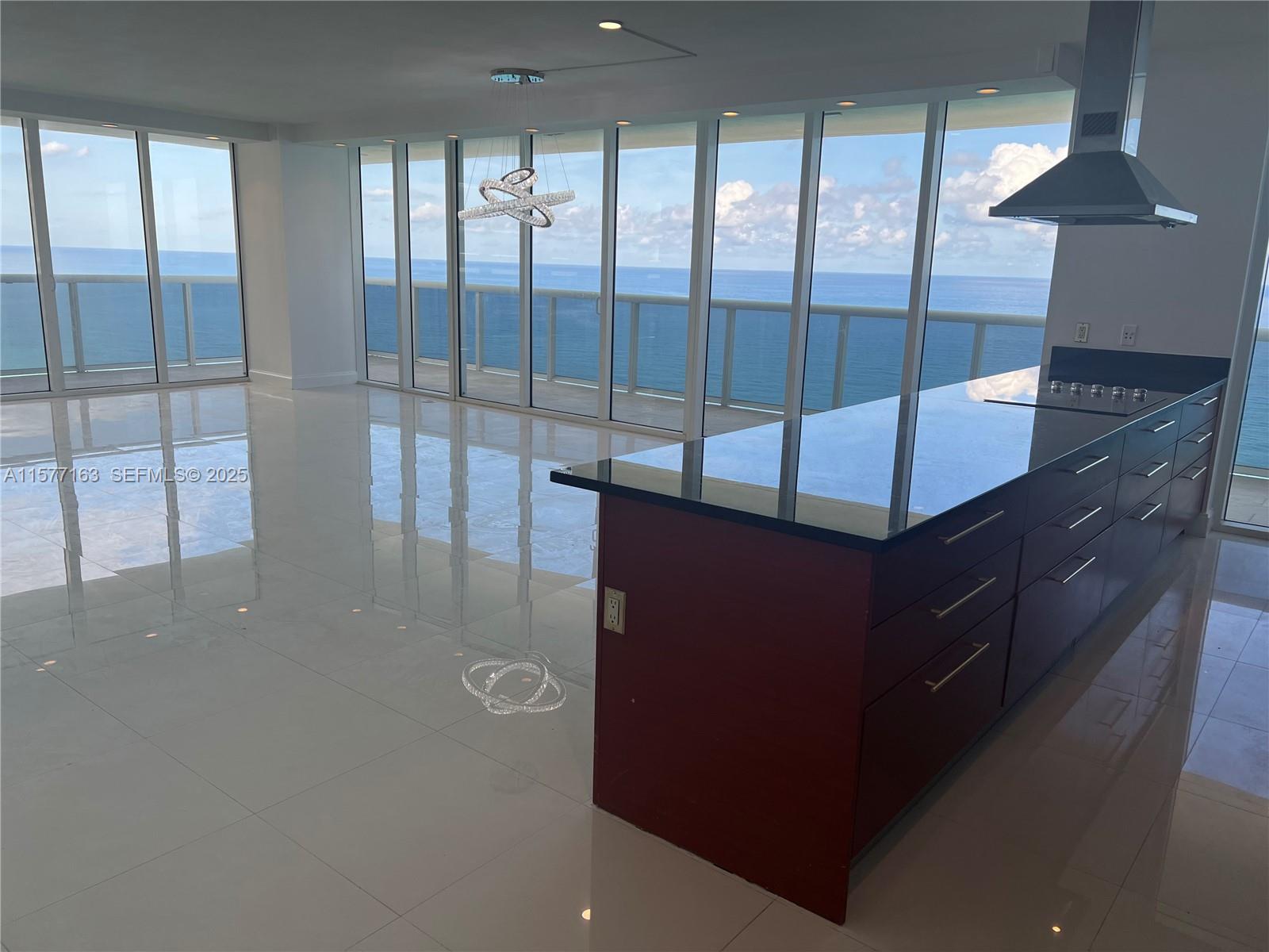 image Beach Club 228