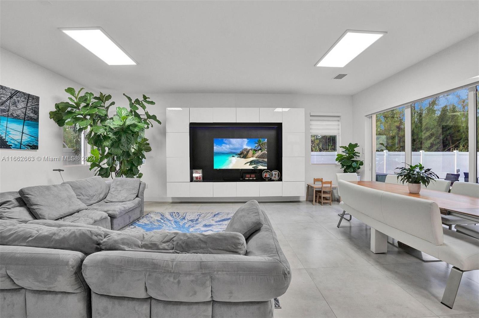 10055 NW 77th St Doral, FL 33178