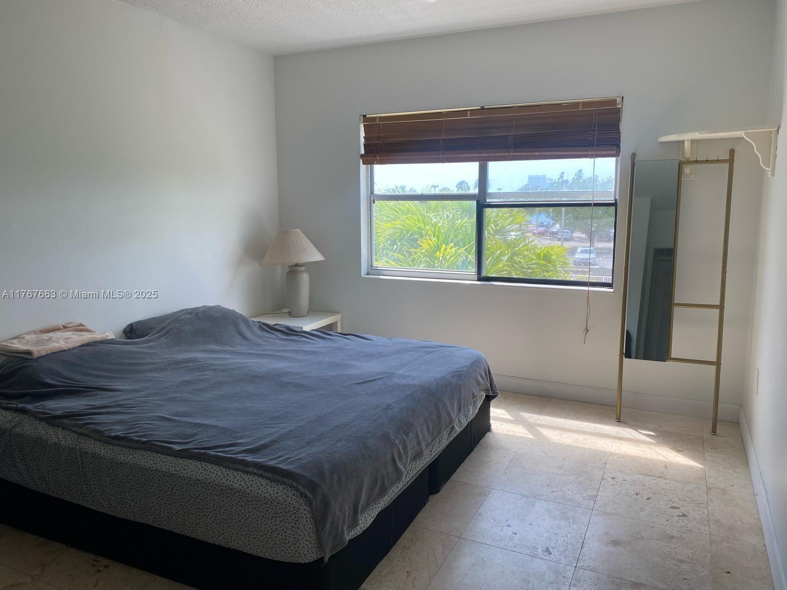 400 Kings Pt Dr #209