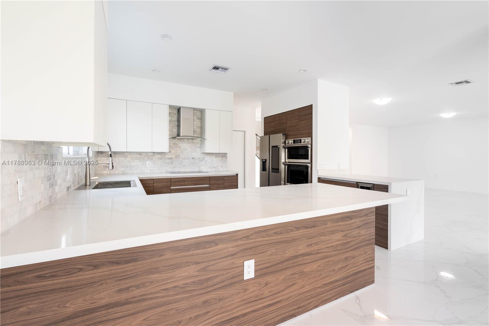 910 SW 24th Rd Miami, FL 33129