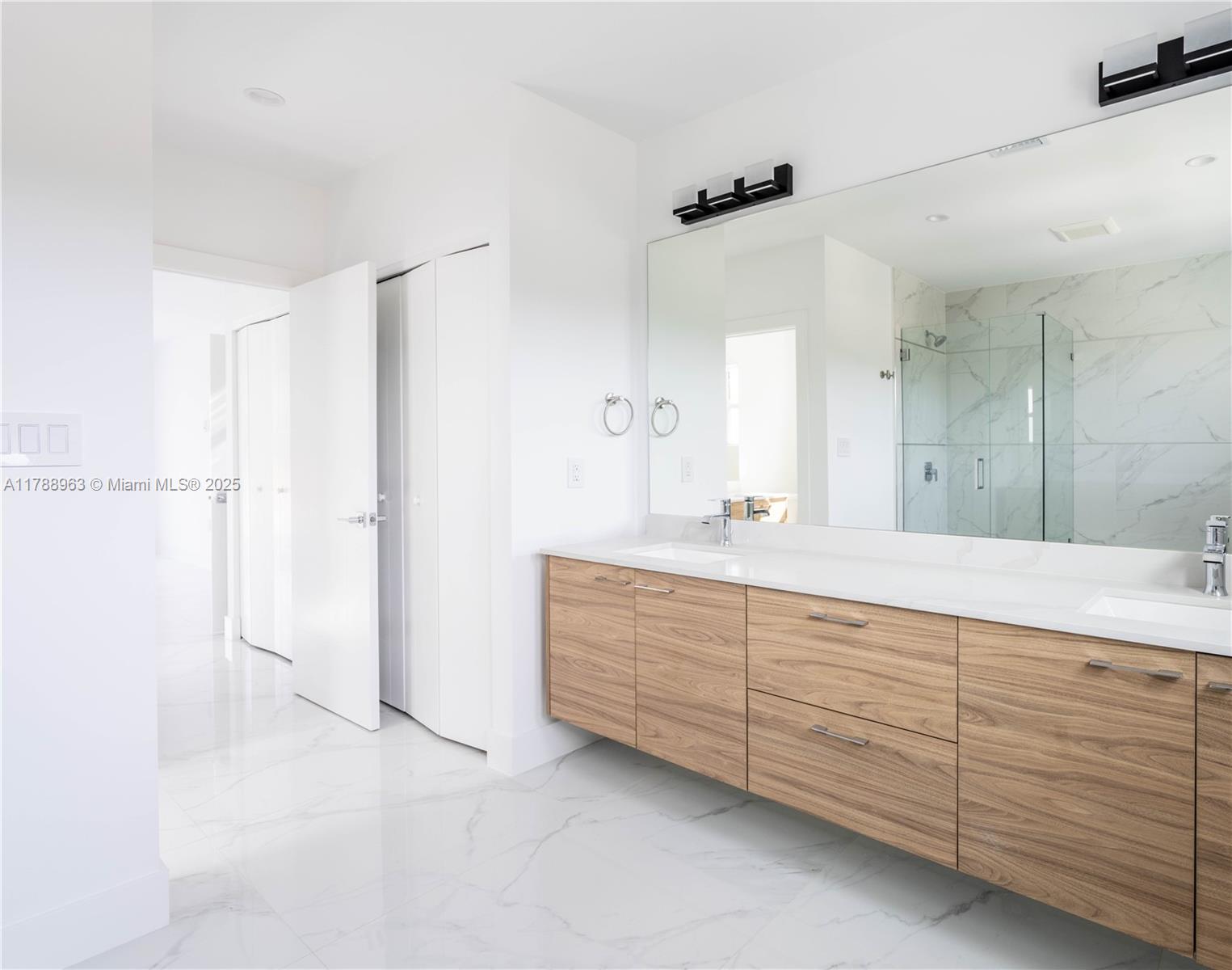 910 SW 24th Rd Miami, FL 33129