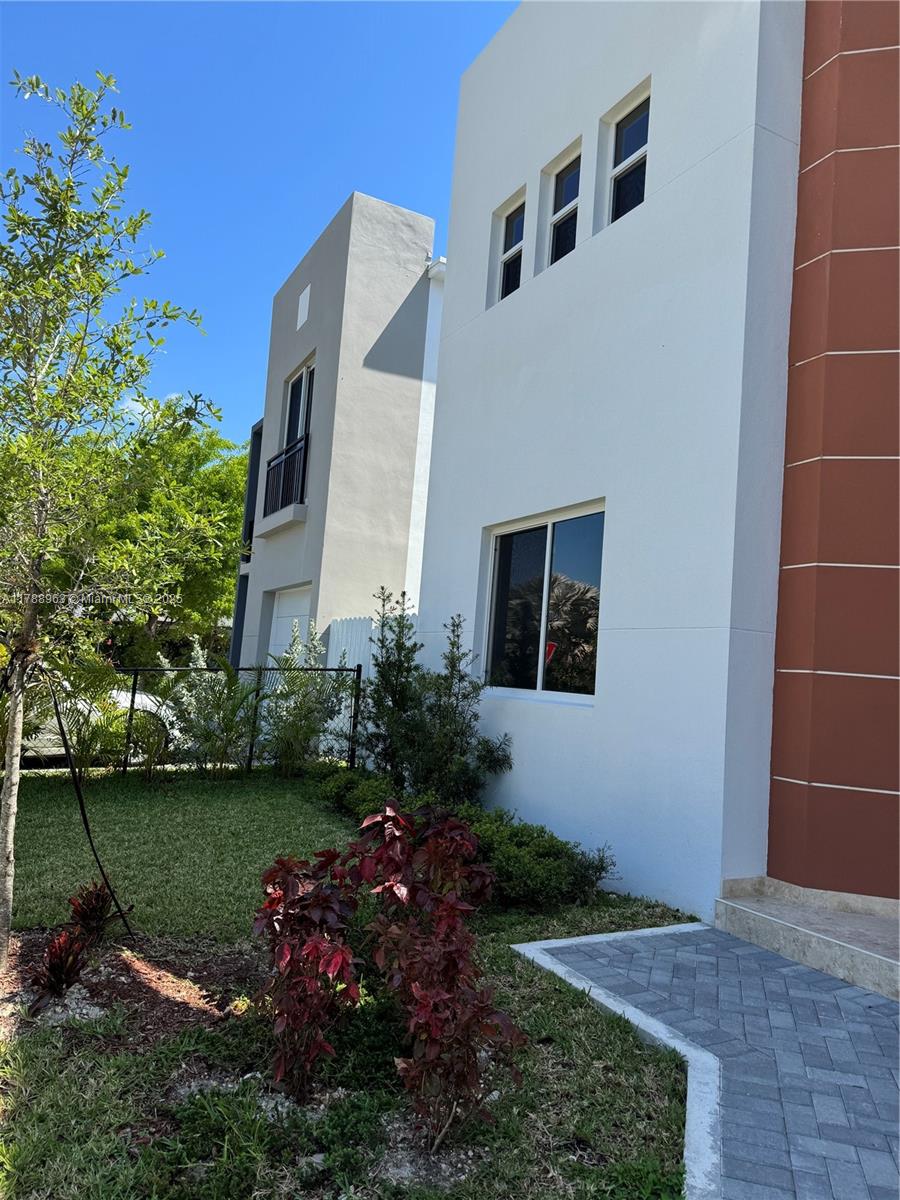 910 SW 24th Rd Miami, FL 33129