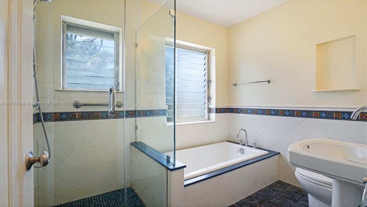 1423 Biarritz Dr Miami Beach, FL 33141