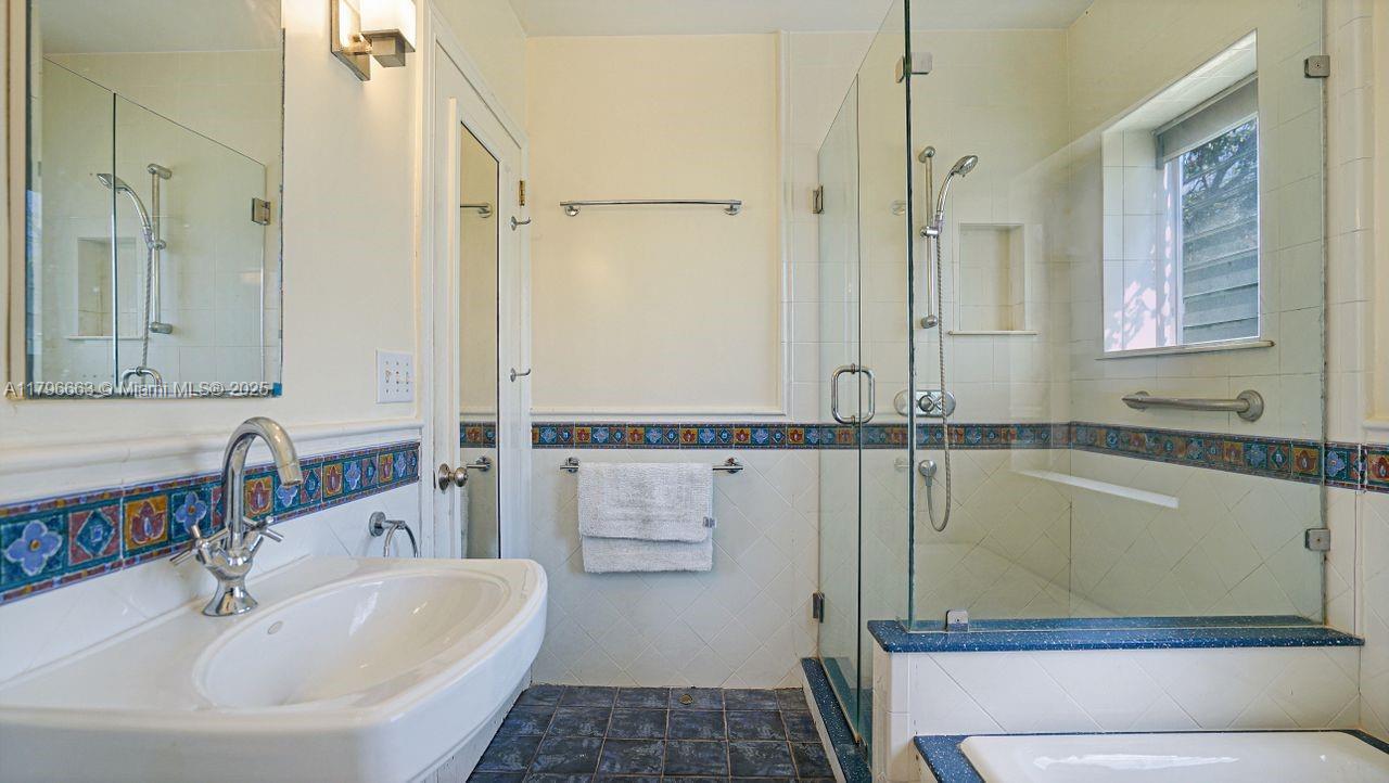 1423 Biarritz Dr Miami Beach, FL 33141