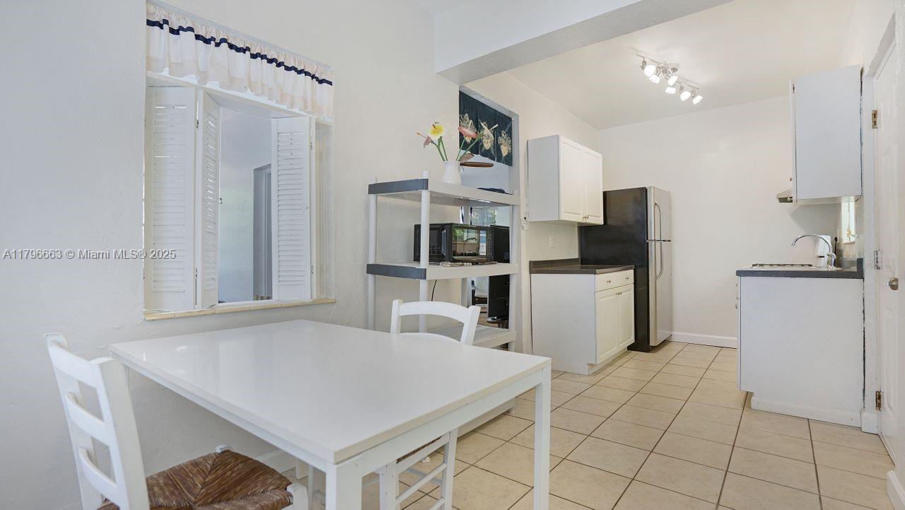 1423 Biarritz Dr Miami Beach, FL 33141