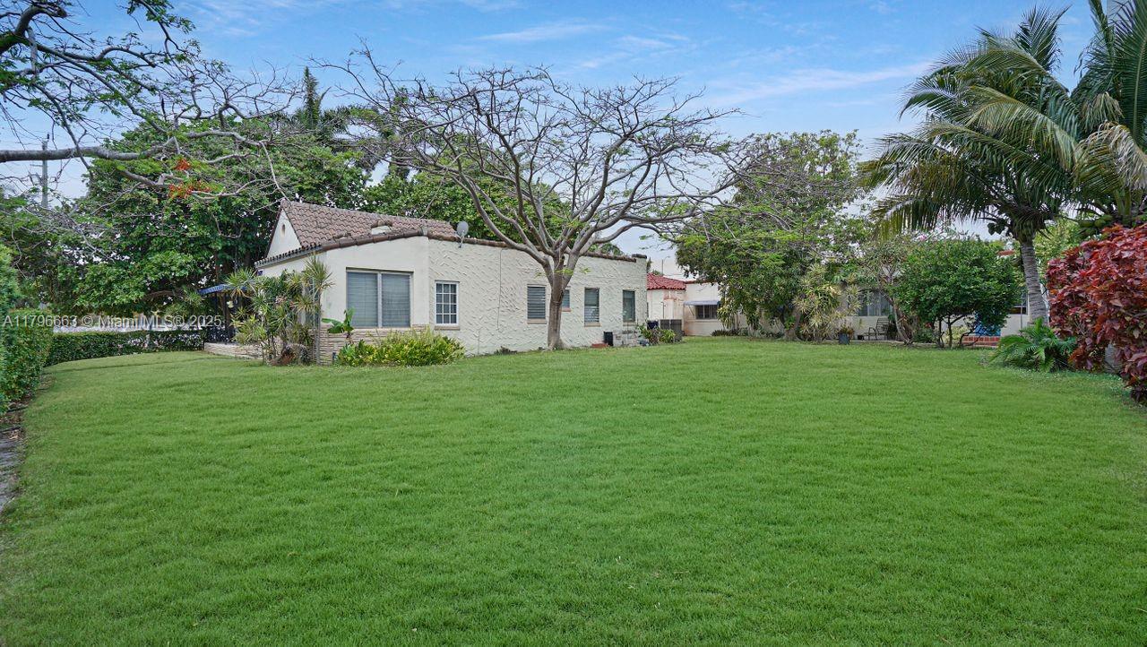 1423 Biarritz Dr Miami Beach, FL 33141