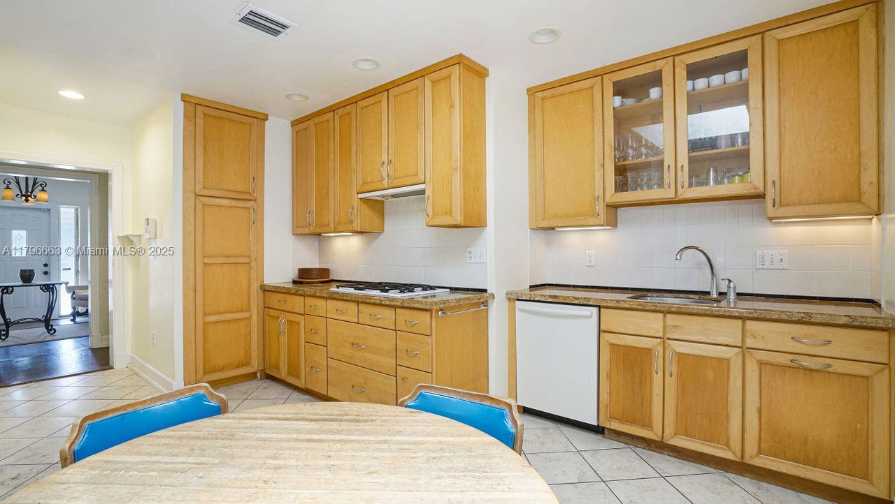 1423 Biarritz Dr Miami Beach, FL 33141