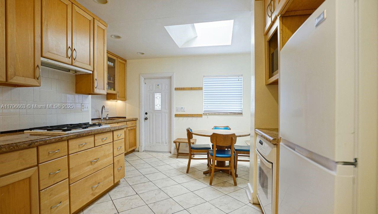 1423 Biarritz Dr Miami Beach, FL 33141