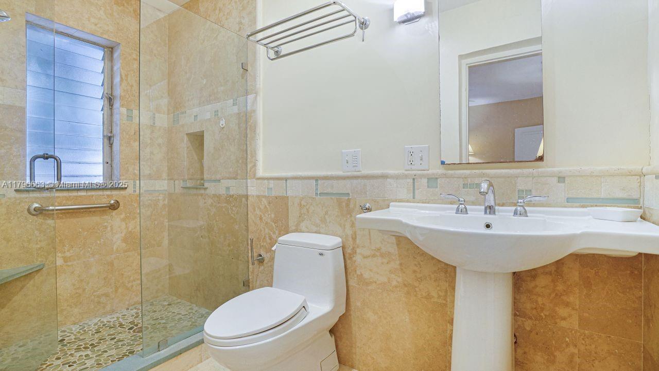 1423 Biarritz Dr Miami Beach, FL 33141