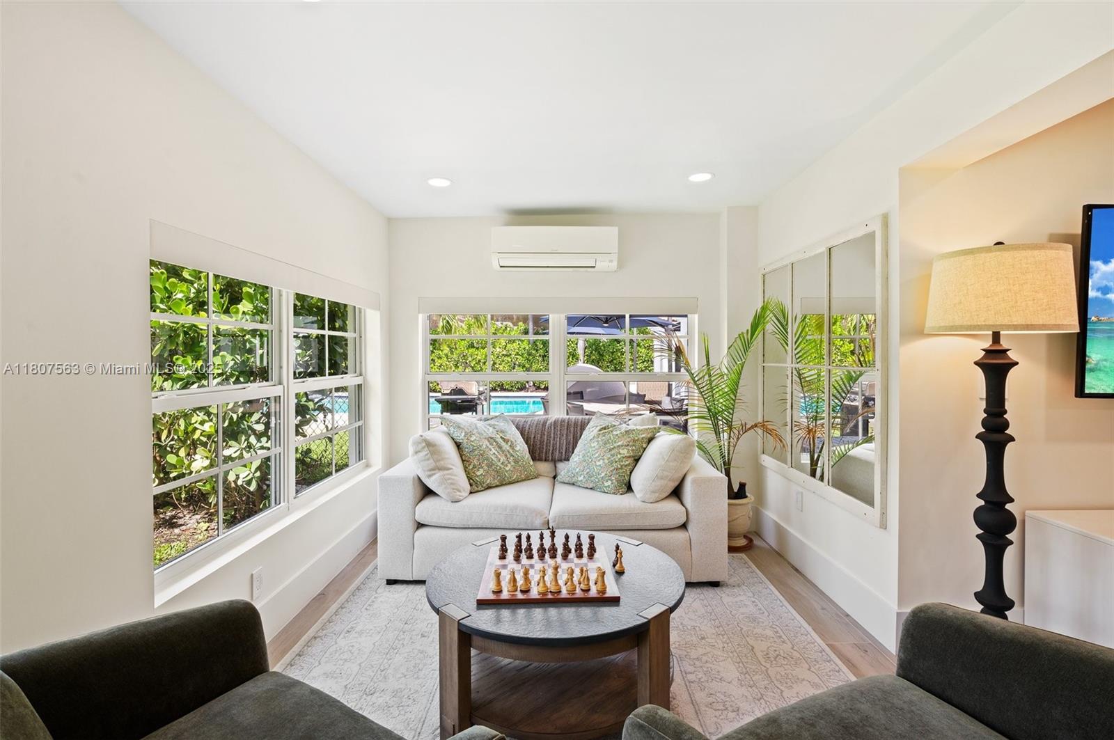 321 SW 1st Ave Boynton Beach, FL 33435