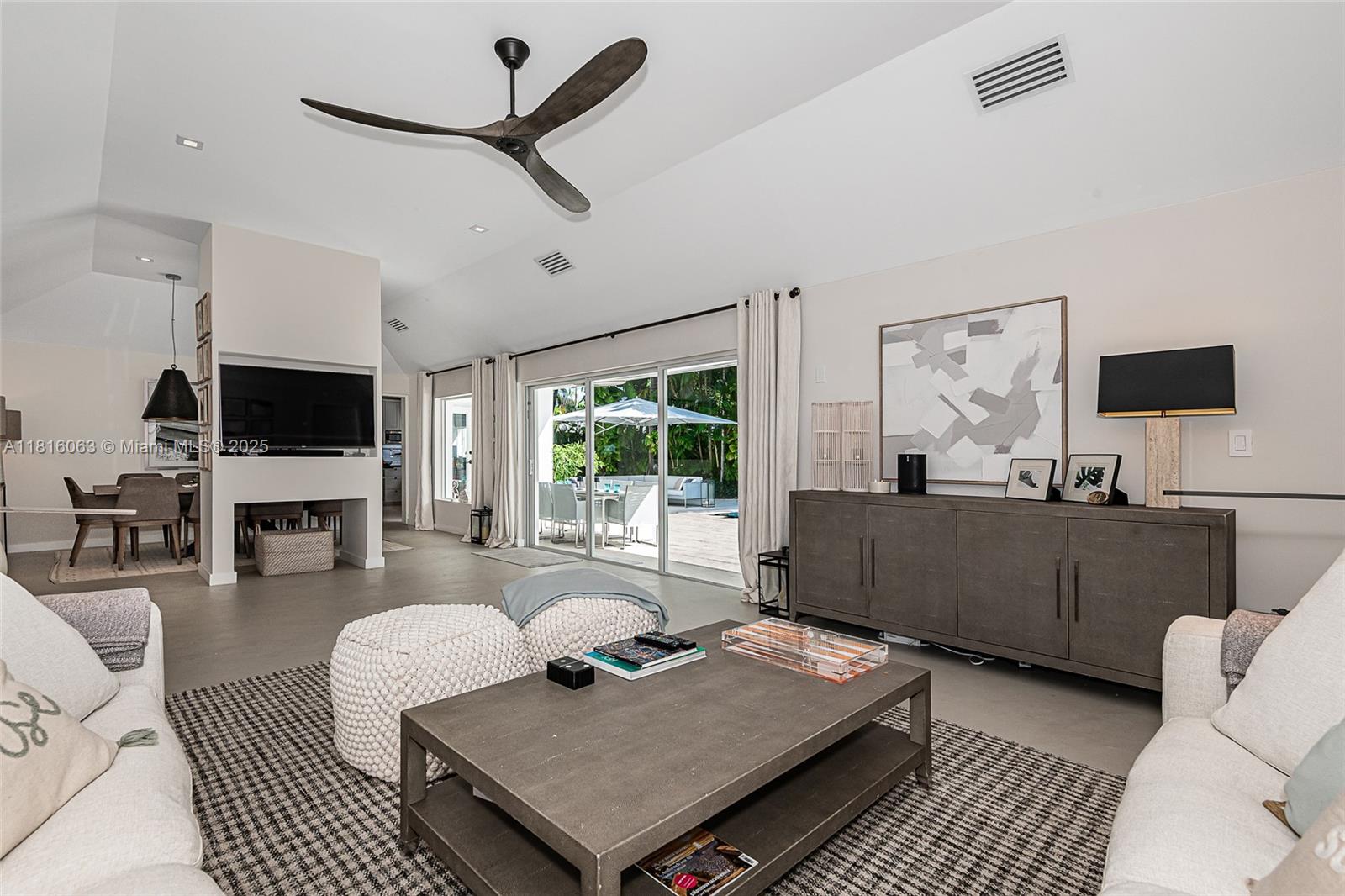 375 Harbor Ct #. Key Biscayne, FL 33149 375 Harbor Ct #. Key Biscayne, FL 33149