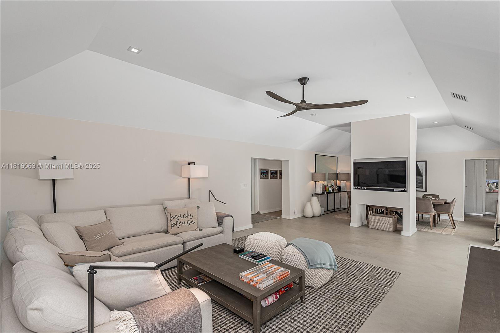 375 Harbor Ct #. Key Biscayne, FL 33149 375 Harbor Ct #. Key Biscayne, FL 33149