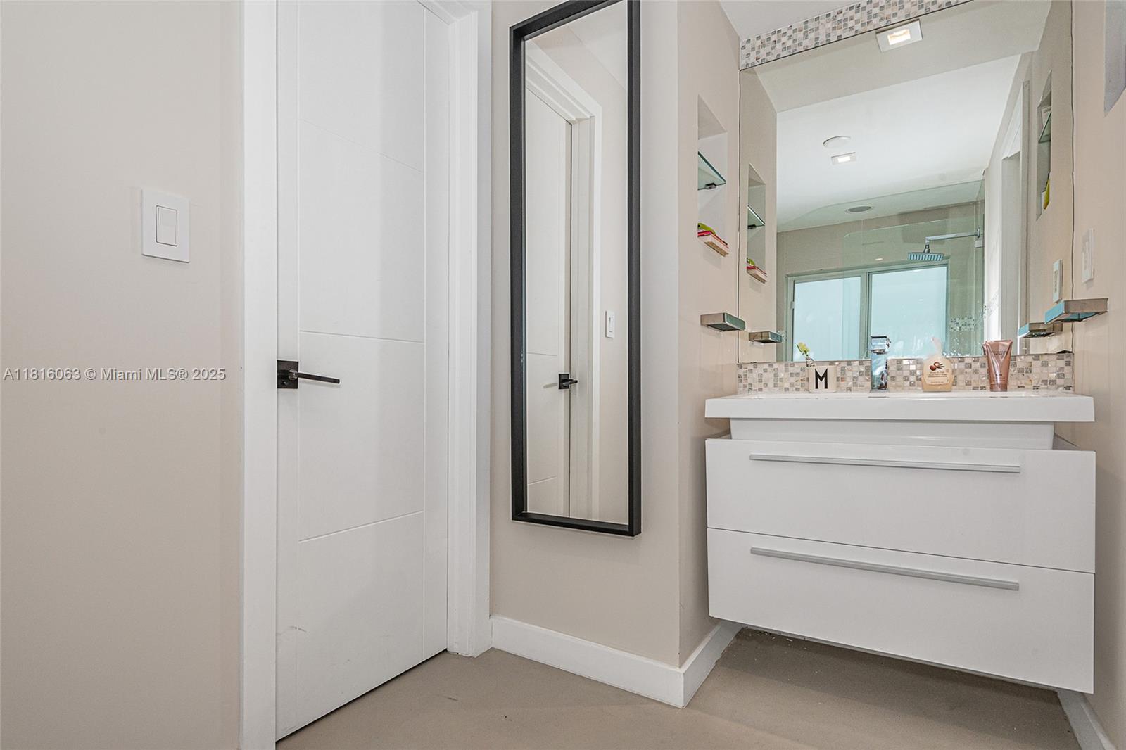 375 Harbor Ct #. Key Biscayne, FL 33149 375 Harbor Ct #. Key Biscayne, FL 33149