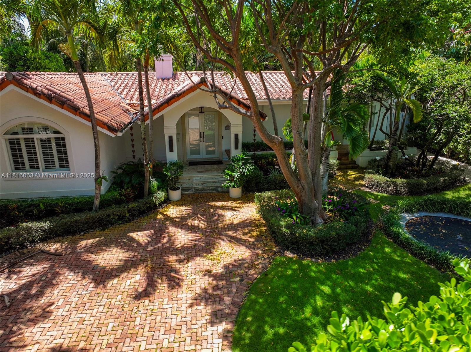 375 Harbor Ct #. Key Biscayne, FL 33149 375 Harbor Ct #. Key Biscayne, FL 33149