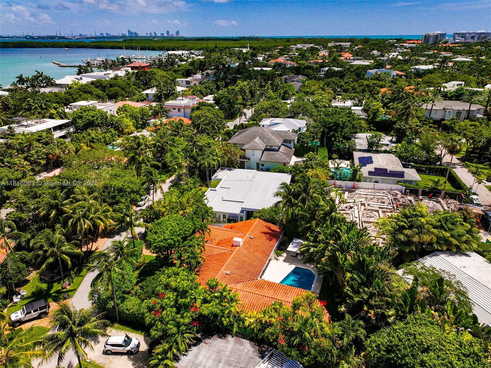 375 Harbor Ct #. Key Biscayne, FL 33149 375 Harbor Ct #. Key Biscayne, FL 33149